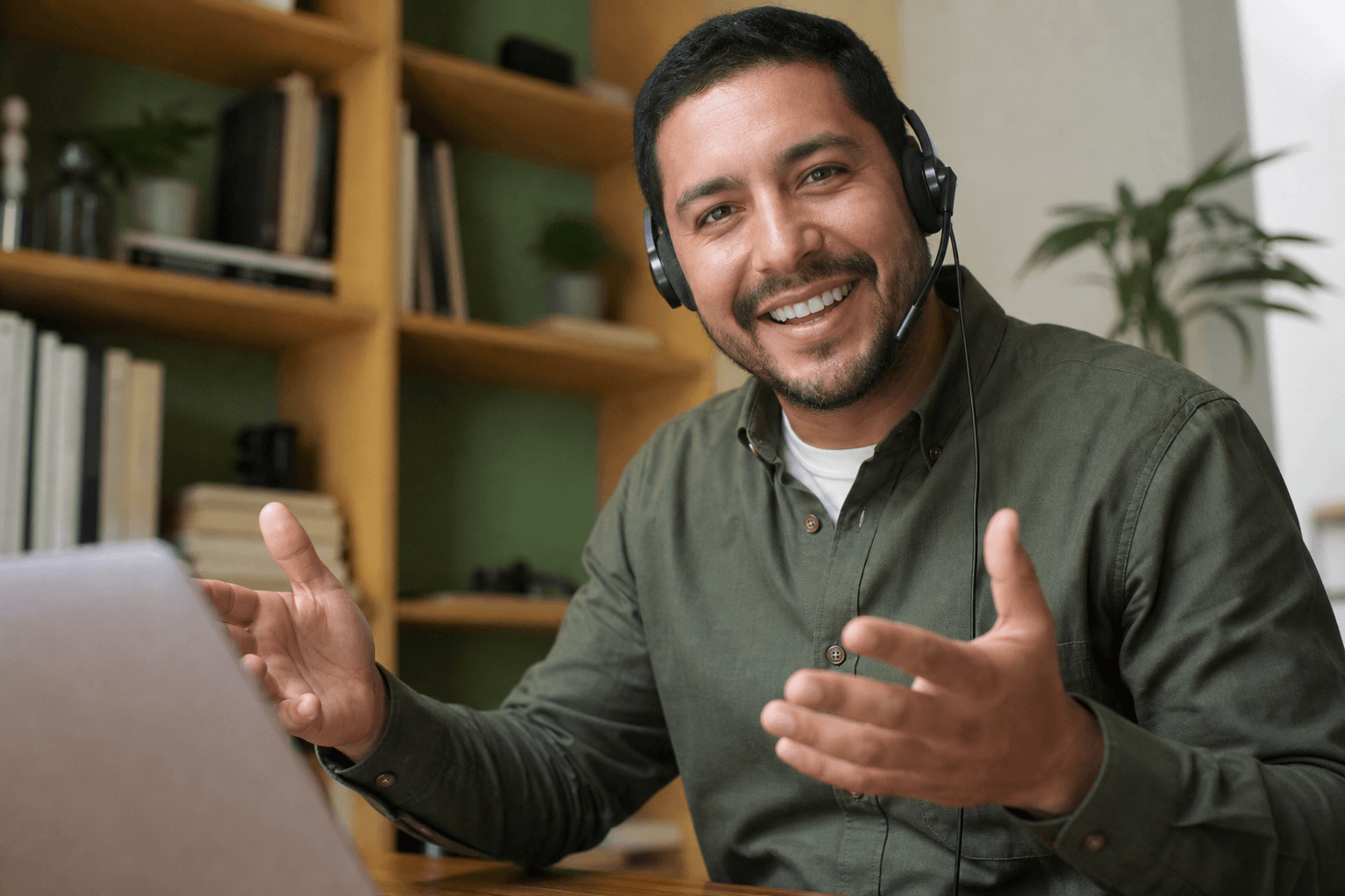 Kanam instructor teaching a live online session